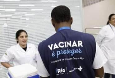 Rio de Janeiro (RJ), 24/04/2025 – Vacinação de pacientes em campanha contra a Influenza (gripe) no Super Centro Carioca de Saúde, em Benfica. Foto: Fernando Frazão/Agência Brasil