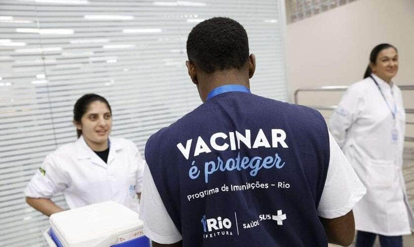 Rio de Janeiro (RJ), 24/04/2025 – Vacinação de pacientes em campanha contra a Influenza (gripe) no Super Centro Carioca de Saúde, em Benfica. Foto: Fernando Frazão/Agência Brasil
