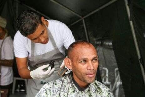 São Paulo (SP), 13/05/2025 - André José dos Santos, durante a 3ª Semana Nacional de Registro Civil - Registre-se!, em São Paulo. A iniciativa, liderada pelo Conselho Nacional de Justiça, tem como objetivo facilitar o acesso à cidadania para pessoas em situação de vulnerabilidade. As ações acontecem na Praça da Sé. A organização fornece alimentação para o público no local e a expectativa é que sejam distribuídas mais de 2000 marmitas. Foto: Cadu Pinotti/Agência Brasil