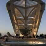 Vista do entardecer no Museu do Amanhã, na Praça Mauá.