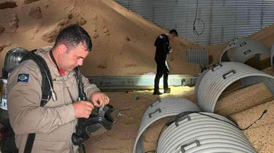 Acidente ocorreu em moega nas proximidades do aeroporto; bombeiros tentaram reanimação, mas vítima não resistiu