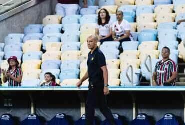 Rio de Janeiro (RJ), 03/05/2025 - Técnico Pepa comanda o Sport à beira do gramado do Maracanã, na partida contra o Fluminense. Foto: Paulo Paiva/Press Foto Club