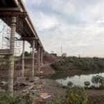 Lajeado (RS), 28/04/2025 - Nova ponte que foi reconstruída após ser levada pela cheia do rio forqueta na última enchente de abril 2024.
A ponte fica na divisa dos municípios de Lajeado e Arroio do meio.
A um ano o estado foi atingido por temporais que afetou mais de 400 municípios gaúchos, tiveram bairros inteiros alagados. A maior tragédia climática da história, deixou pelo menos 147 mortos e afetou mais de 2,1 milhões de pessoas.
Foto: Joédson Alves/Agência Brasil