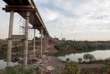 Lajeado (RS), 28/04/2025 - Nova ponte que foi reconstruída após ser levada pela cheia do rio forqueta na última enchente de abril 2024.
A ponte fica na divisa dos municípios de Lajeado e Arroio do meio.
A um ano o estado foi atingido por temporais que afetou mais de 400 municípios gaúchos, tiveram bairros inteiros alagados. A maior tragédia climática da história, deixou pelo menos 147 mortos e afetou mais de 2,1 milhões de pessoas.
Foto: Joédson Alves/Agência Brasil