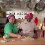 Rio de Janeiro (RJ), 08/05/2025 - Xodó de Cozinha, da TV Brasil, mostra como preparar receitas com batata-doce
Apresentadora Regina Tchelly recebe a chef Rosana Beatriz no programa da emissora pública. Foto: TV Brasil/Divulgação