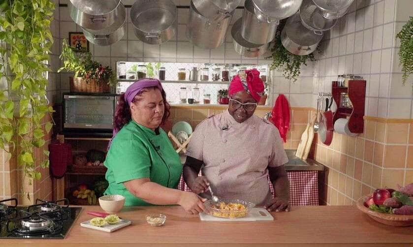 Rio de Janeiro (RJ), 08/05/2025 - Xodó de Cozinha, da TV Brasil, mostra como preparar receitas com batata-doce
Apresentadora Regina Tchelly recebe a chef Rosana Beatriz no programa da emissora pública. Foto: TV Brasil/Divulgação