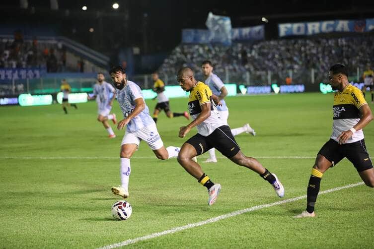 Lance de Payandu x Criciúma. Imagem: Celso da Luz/Criciúma