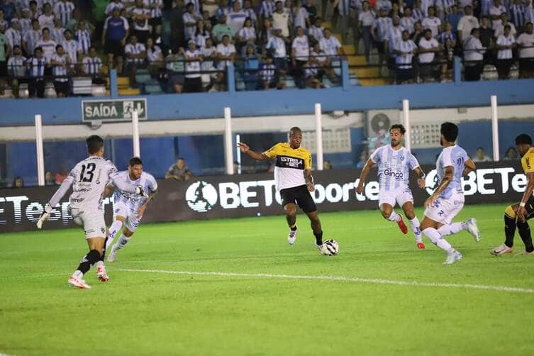 Lance de Payandu x Criciúma. Imagem: Celso da Luz/Criciúma