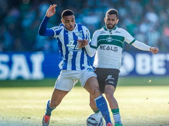 Avaí x CRB: Onde assistir, escalações e palpites para o confronto decisivo na Série B. Imagem: Divulgação Avaí