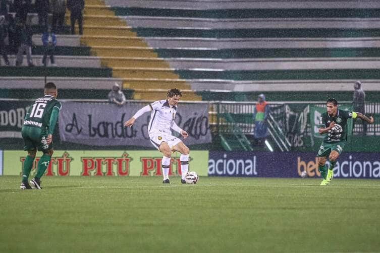 Amazonas x Athletic AO VIVO: onde assistir, escalações e tudo sobre o duelo da Série B. Imagem: Divulgação Amazonas