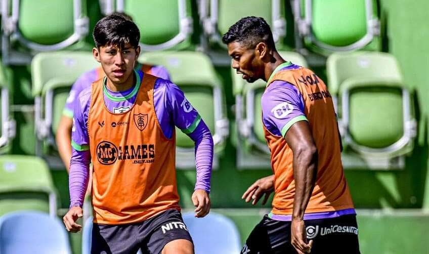 CRB x América‑MG: duelo direto pelo G-4 na Série B; onde assistir ao vivo. Imagem: Mourão Panda/América-MG CRB x América‑MG: duelo direto pelo G-4 na Série B; onde assistir ao vivo. Imagem: Mourão Panda/América-MG