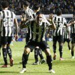 Botafogo x Ceará: Onde assistir ao vivo, escalações e palpites do confronto no Brasileirão. Imagem: Vitor Silva/BFR