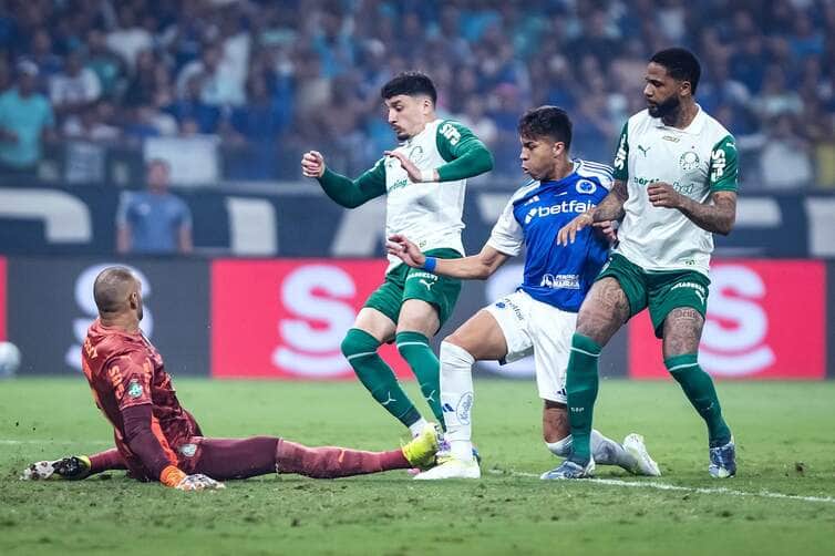 Cruzeiro avassalador vence o Palmeiras e já está em 2º. Imagem: Gustavo Aleixo/Cruzeiro