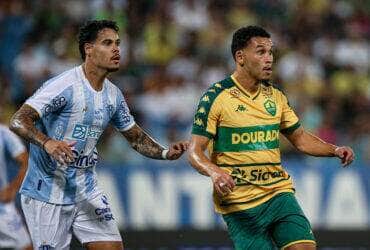 Lance de Cuiabá x Paysandu. Imagem: AssCom Dourado