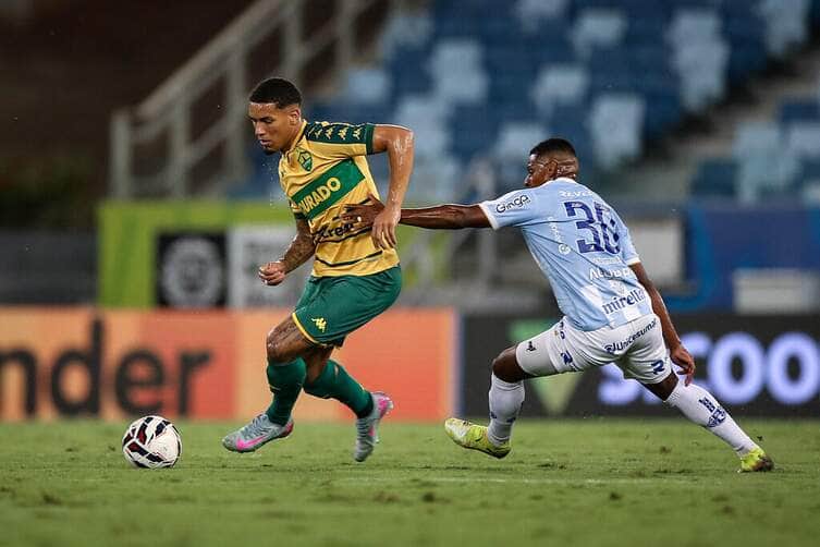 Lance de Cuiabá x Paysandu. Imagem: AssCom Dourado