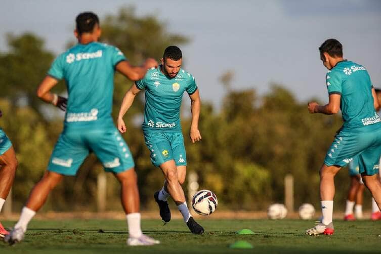 Coritiba x Cuiabá: onde assistir, escalações e tudo sobre o duelo pela Série B. Imagem: AssCom Dourado Coritiba x Cuiabá: onde assistir, escalações e tudo sobre o duelo pela Série B. Imagem: AssCom Dourado