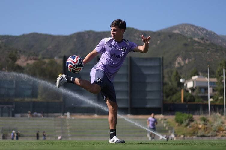 Botafogo x Atlético de Madrid ao vivo: onde assistir, horário e escalações do jogo do Mundial de Clubes. Imagem: Vitor Silva/BFR Botafogo x Atlético de Madrid ao vivo: onde assistir, horário e escalações do jogo do Mundial de Clubes. Imagem: Vitor Silva/BFR
