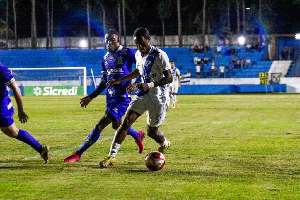 Oeste x Taubaté: confronto vale posições na Copa Paulista 2025. Imagem: Victor Cônsoli/ECT