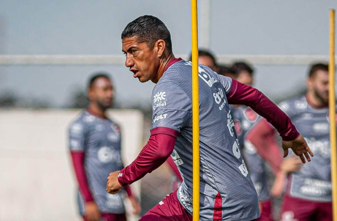 Vila Nova x Atlético-GO: Clássico goiano esquenta a Série B neste sábado. Imagem: @betocorreaphoto