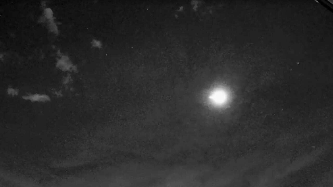 Bola de fogo atravessa os céus de Brasília