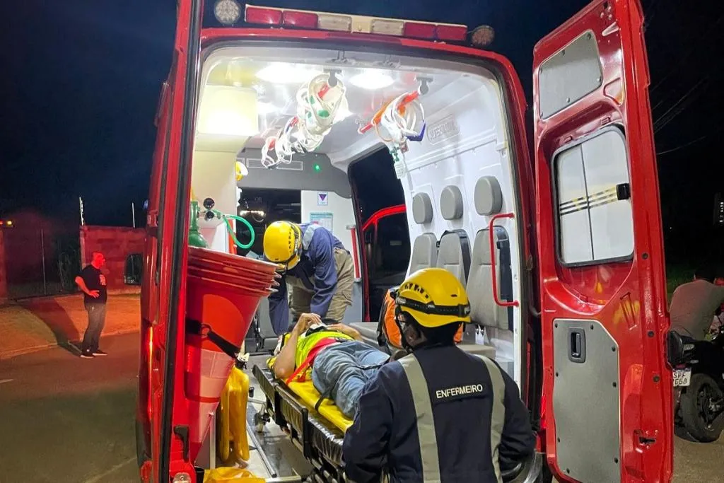 Motociclista fica ferido após colisão com caminhão em Sinop