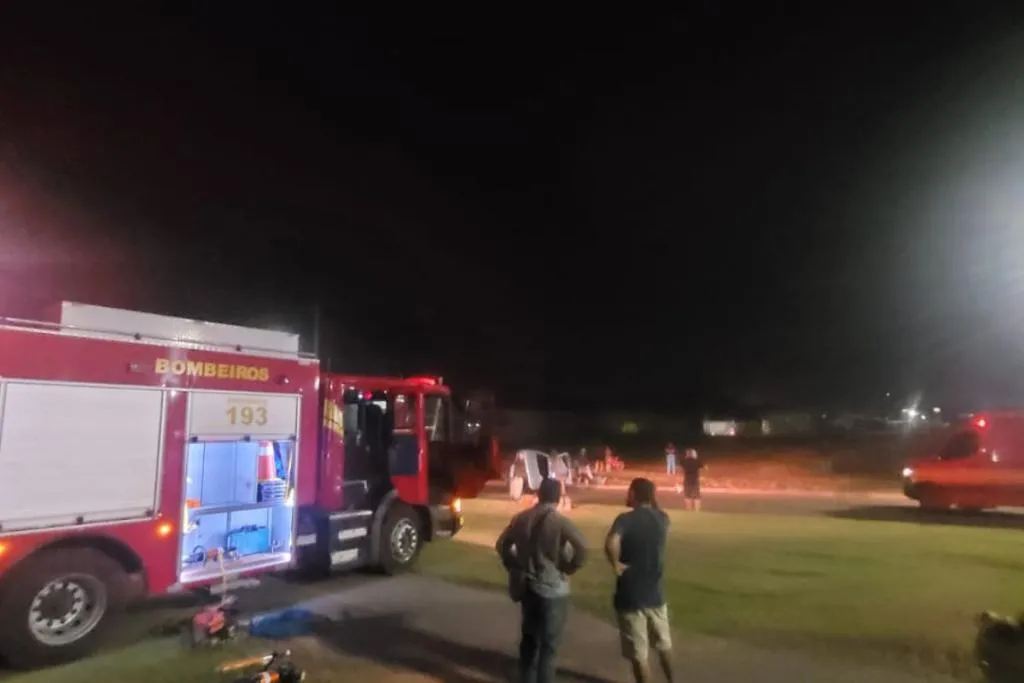 Bombeiros socorrem vítimas após colisão lateral em Sinop