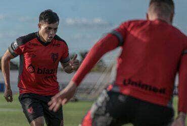 Atlético-GO x Coritiba: onde assistir, escalações e clima de decisão na Série B. Imagem: Bruno Corsino/Atlético-GO