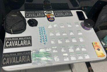 Cavalaria da PM apreende 47 porcoes de cocaina com integrante de faccao criminosa em Nova Mutum -CenárioMT