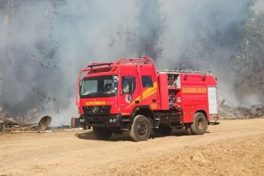 Incêndio mobiliza bombeiros e ameaça lavoura em Sinop