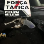 Faccionado é preso com arma após ser flagrado em carro usado em sequestro