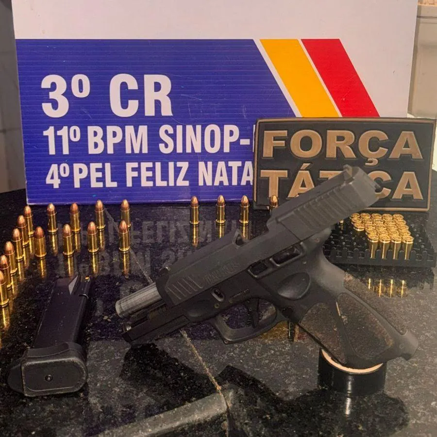 Força Tática prende suspeito com pistola e 52 munições em caminhonete