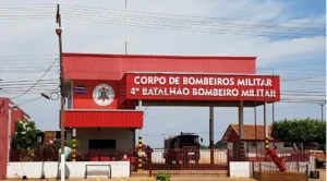 Tombamento de carreta com etanol interdita BR-163 em Mato Grosso