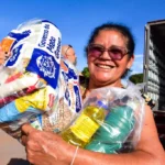 Governo de Mato Grosso entrega mais de 700 cestas em Cuiabá para garantir segurança alimentar