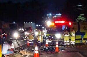 Mulher morre e marido fica gravemente ferido em colisão entre moto e carreta na BR-364 em Jaciara