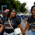 Evangelicos lideram crescimento religioso com maioria de jovens e mulheres