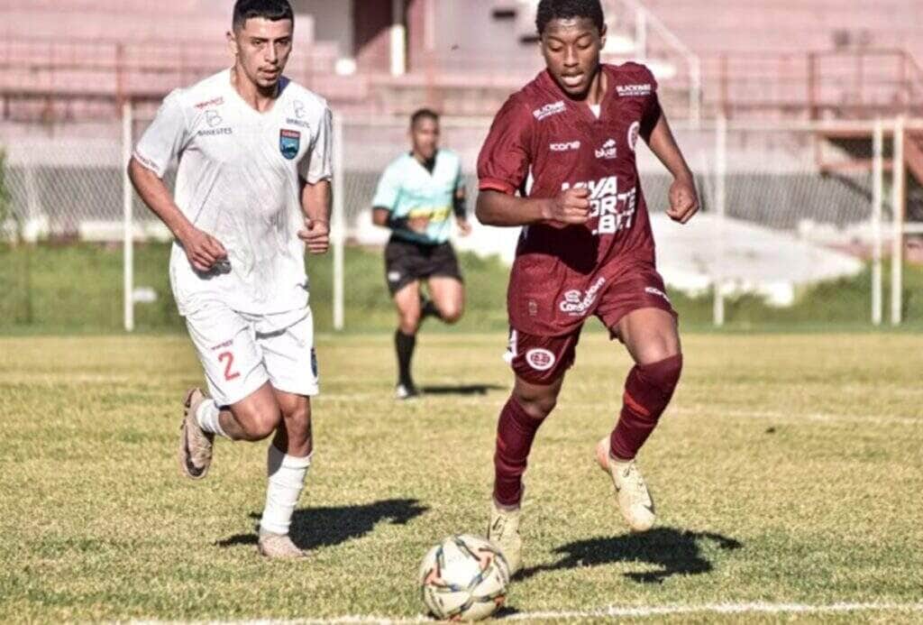 Desportiva Ferroviária x Banfield: onde assistir ao vivo e escalações pela Vitória Cup. Imagem: Laia Pecorari Desportiva Vitória