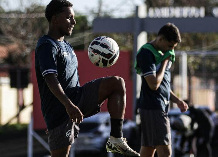 Ferroviária x CRB: onde assistir e escalações no jogo da Série B 2025. Imagem: Luis Miguel Ferreira Ferroviária SAF