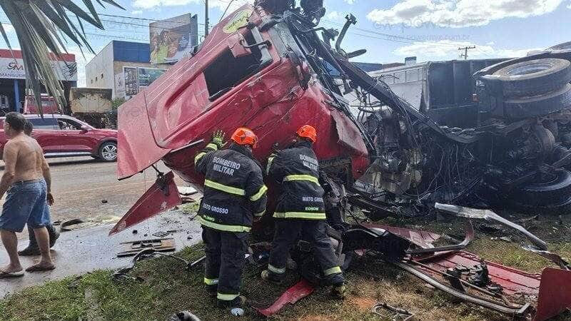 Uma das vítimas sofreu traumatismo craniano e foi socorrida pela Nova Rota; acidente ocorreu no início da tarde deste sábado (7)