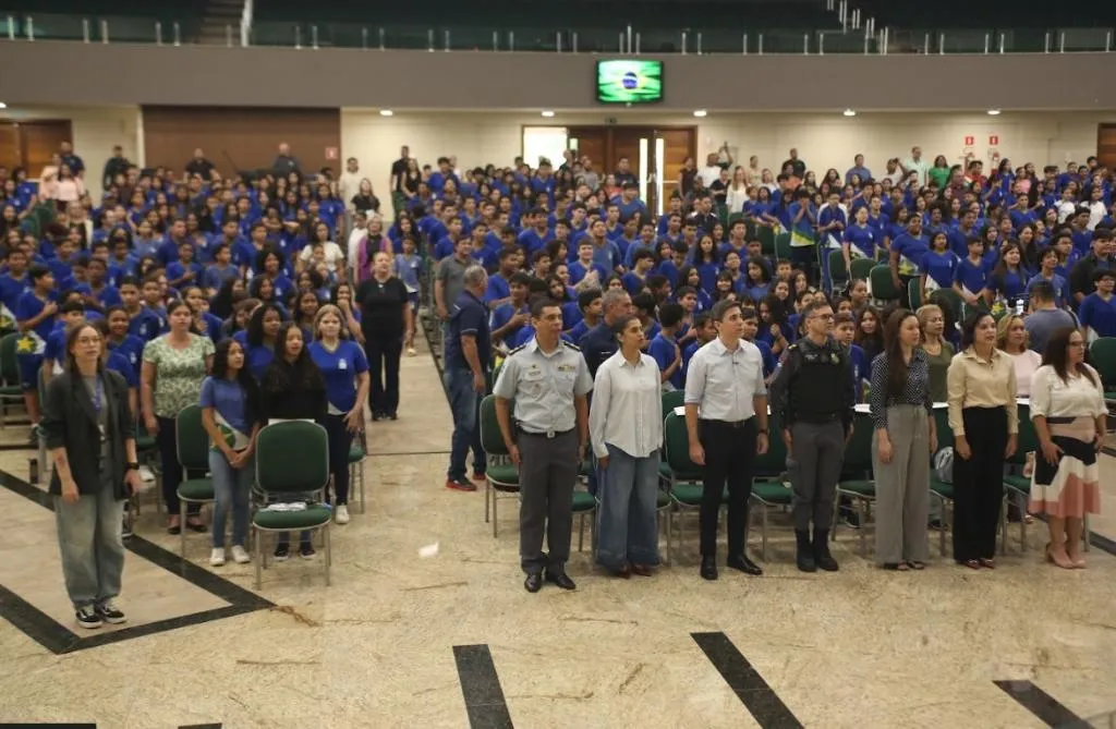 Formatura do Proerd reúne mais de mil estudantes em Cuiabá