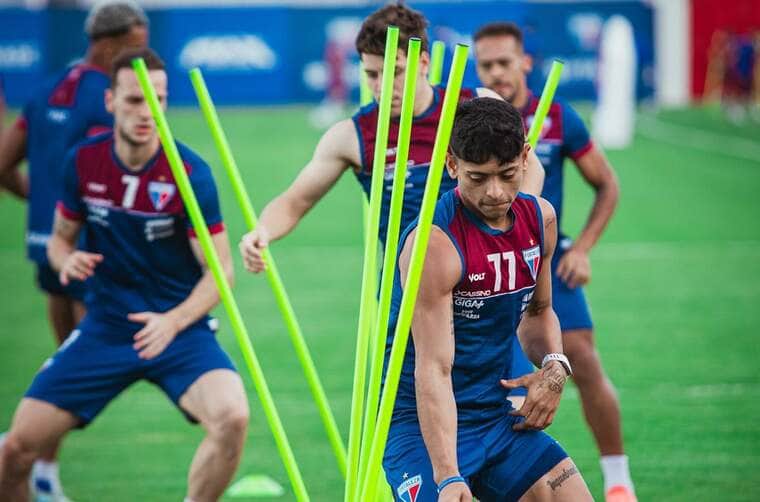 Fortaleza x Santos: onde assistir, escalações e tudo sobre o duelo direto contra o rebaixamento no Brasileirão 2025. Imagem: Mateus Lotif EC