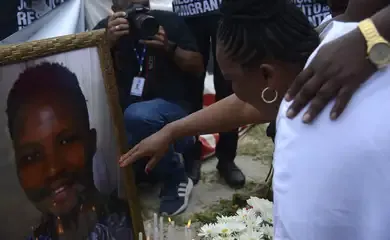 Memorial homenageia congolês morto na Barra da Tijuca