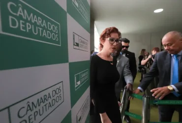 Moraes envia pedido de extradição de Zambelli ao governo federal