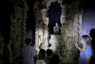 Tour noturno atrai visitantes e tem sessões prorrogadas no Museu de Arte Sacra
