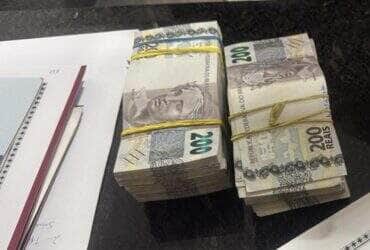 Ação cumpre mandados de prisão e busca em cinco cidades e visa desarticular organização criminosa interestadual; veículos e eletrônicos foram apreendidos