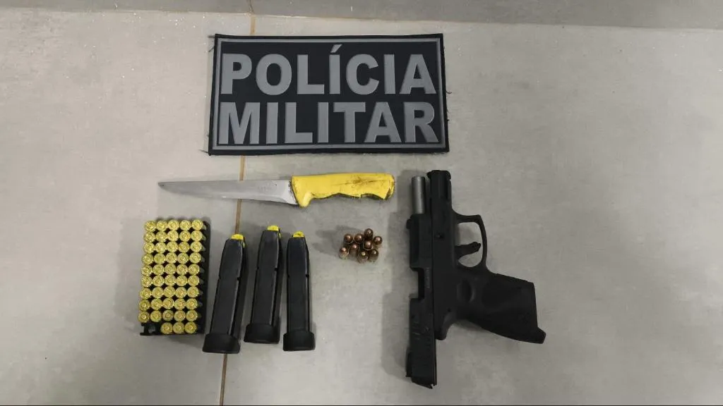 Polícia apreende drogas, munições e arma durante duas prisões por tráfico e porte ilegal