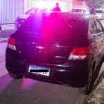 Polícia recupera carro roubado e apreende arma durante operação em Cuiabá