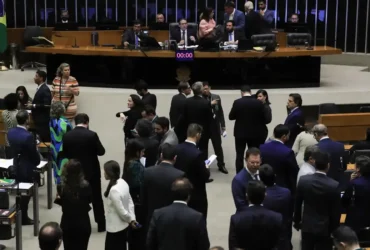 Câmara derruba decreto sobre IOF e impõe derrota ao governo Lula