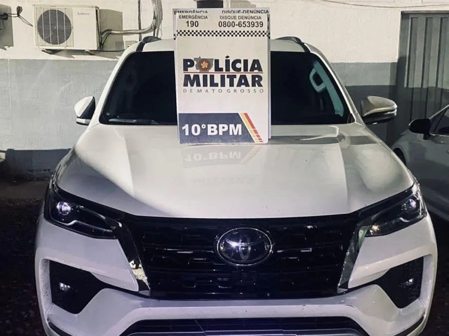 Polícia recupera caminhonete furtada em Cuiabá e prende dois suspeitos