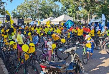 Prefeita participa do 4o Passeio Ciclistico Maio Amarelo que movimentou as ruas de Caceres -CenárioMT