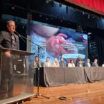 Teste do pezinho ganha destaque em evento sobre triagem neonatal